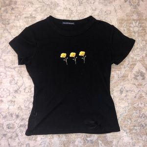 BRANDY MELVILLE FLOWER BABY TEE